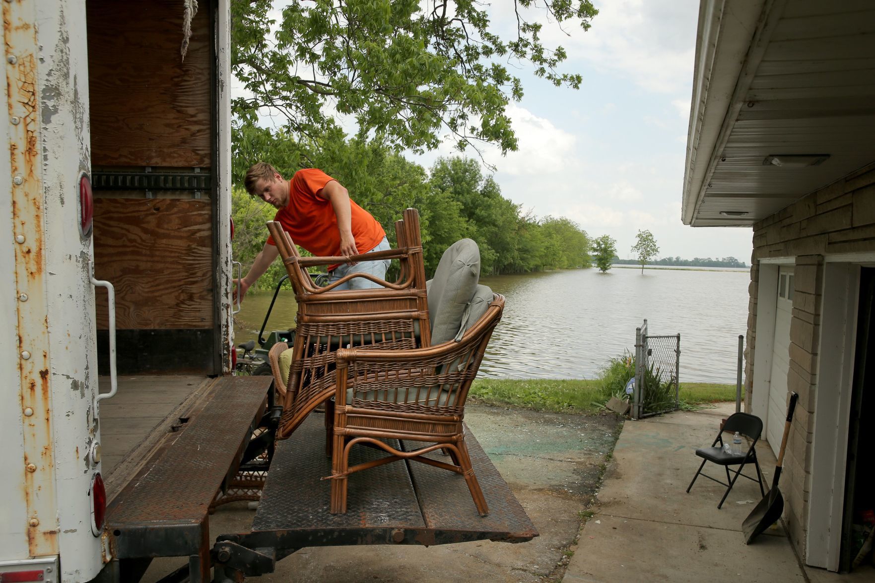 Portage des Sioux braces for crest